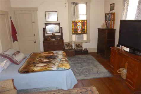 502 W 10th Street Taylor TX 76574