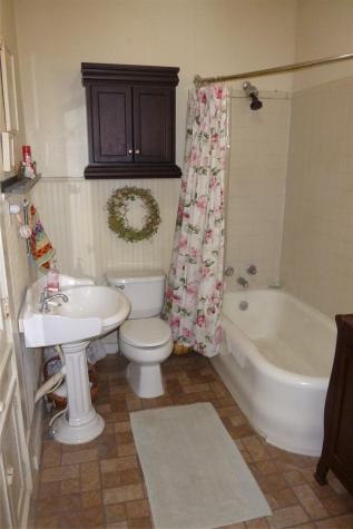 502 W 10th Street Taylor TX 76574