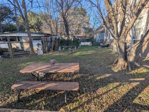 502 W 10th Street Taylor TX 76574