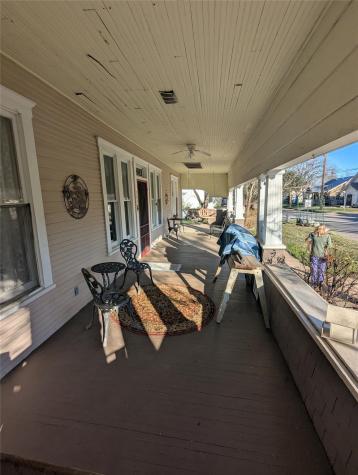 502 W 10th Street Taylor TX 76574