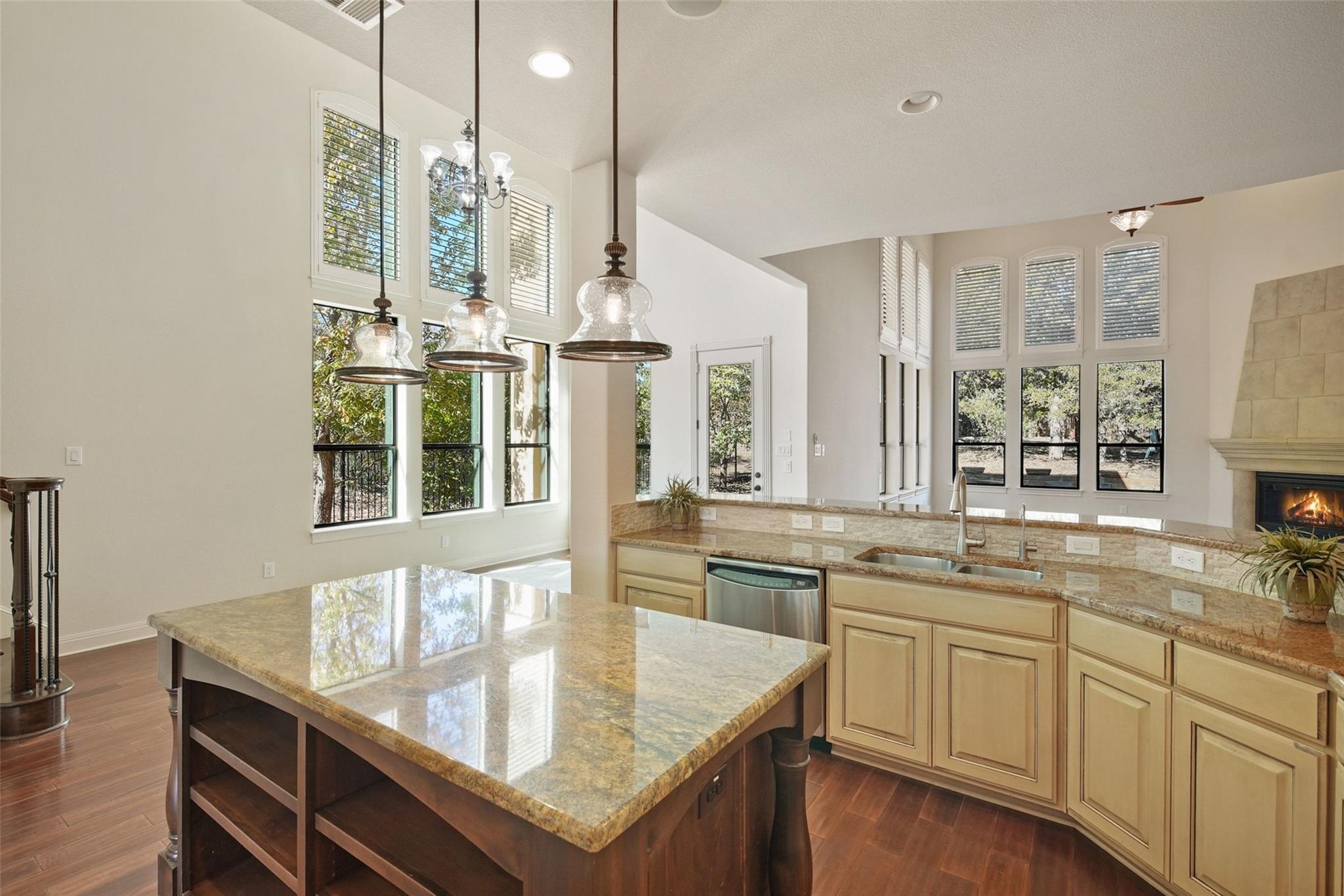 2312 Lakehurst Road Spicewood TX 78669