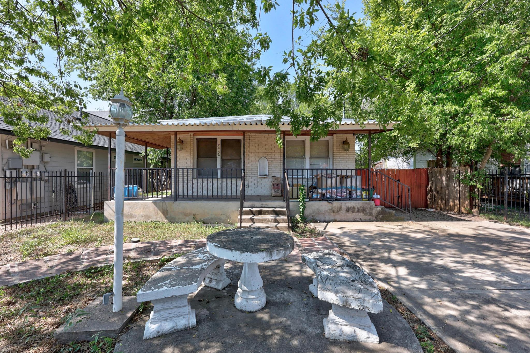 2909 E 5th Street Austin TX 78702