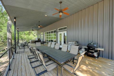 464 County Road 471 Gonzales TX 78629