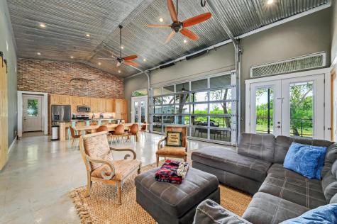 464 County Road 471 Gonzales TX 78629