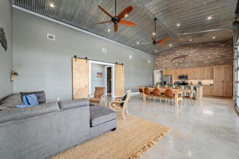 464 County Road 471 Gonzales TX 78629