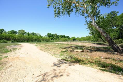 464 County Road 471 Gonzales TX 78629