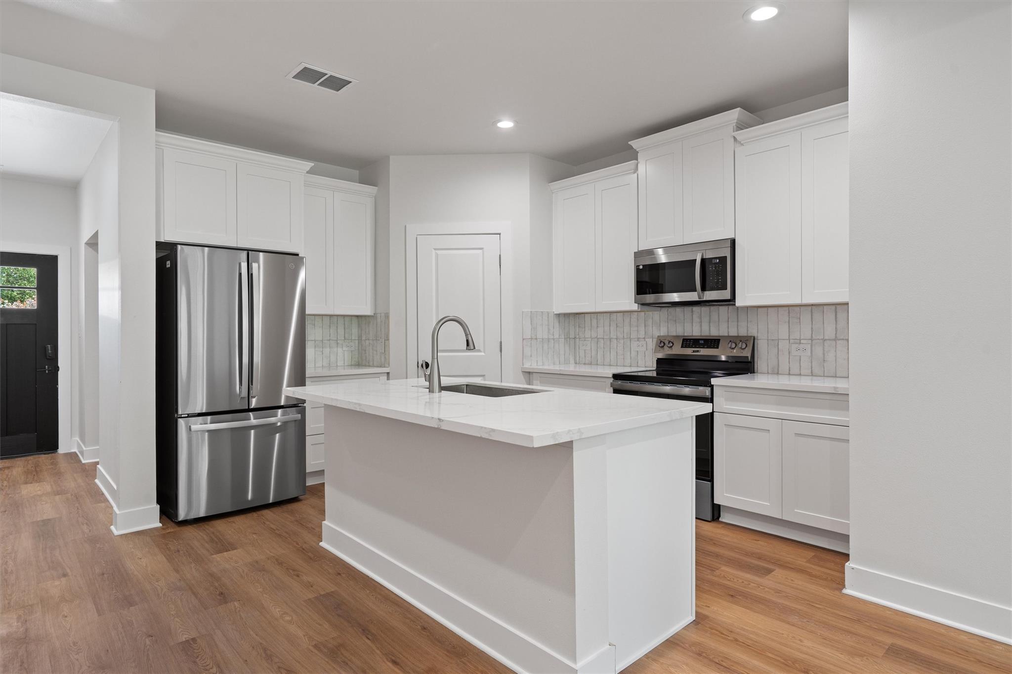 889 S Leon Giddings TX 78942