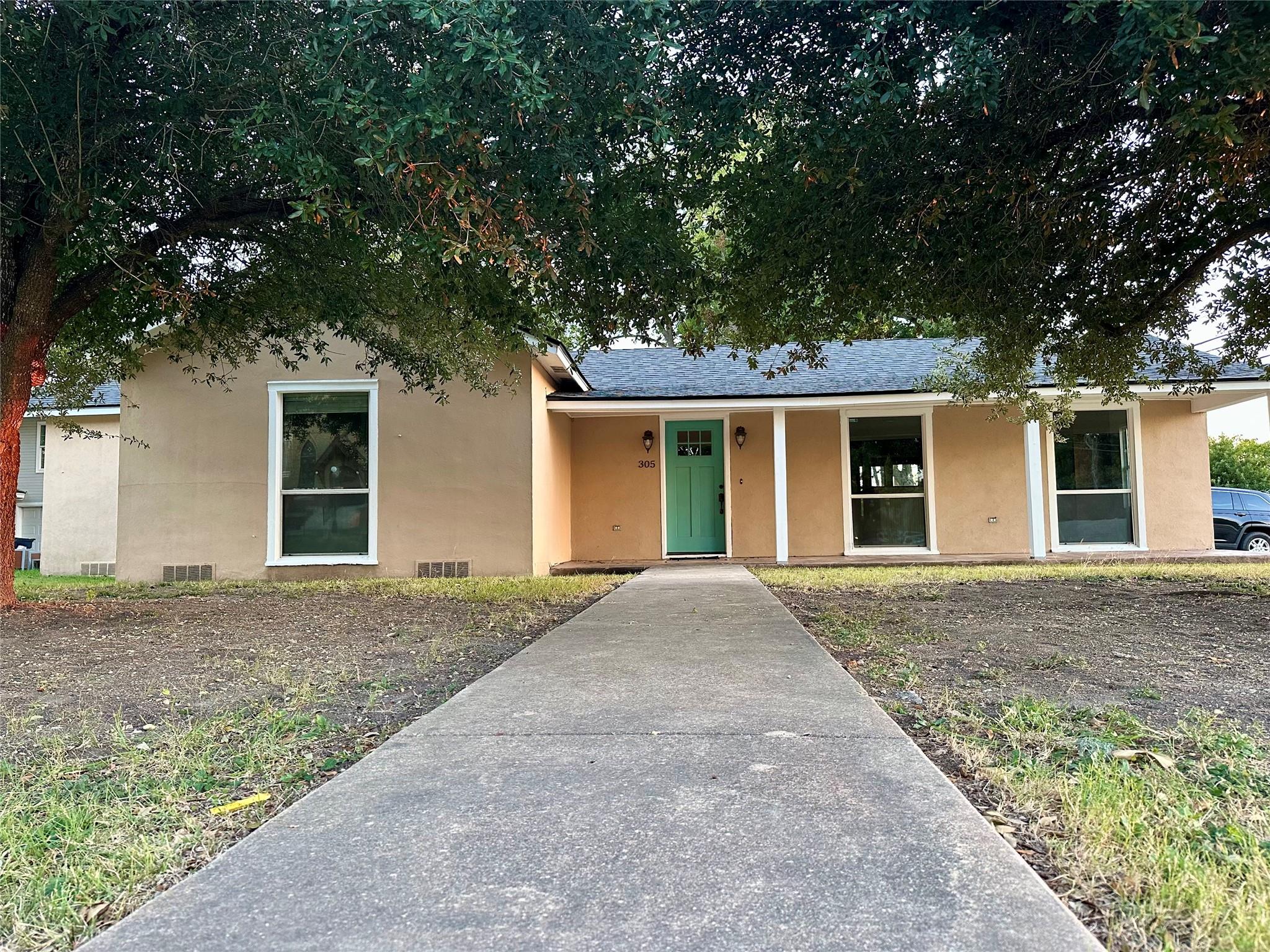 305 W Davilla Street Granger TX 76530