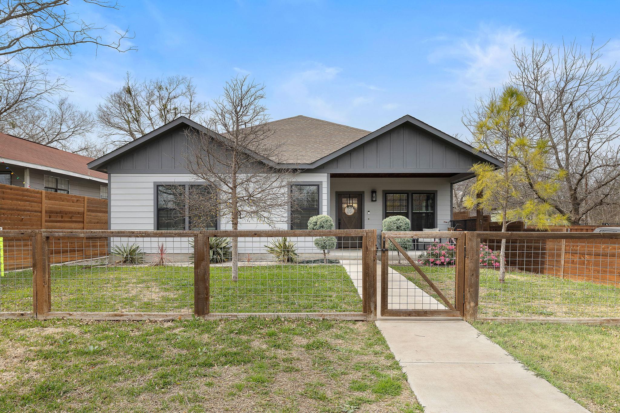 611 Elliott Street Taylor TX 76574