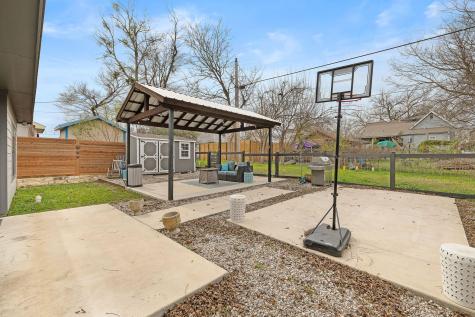 611 Elliott Street Taylor TX 76574