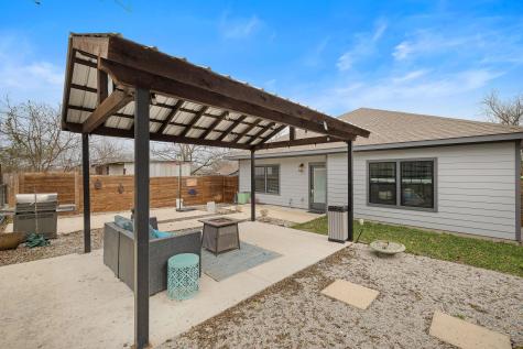 611 Elliott Street Taylor TX 76574