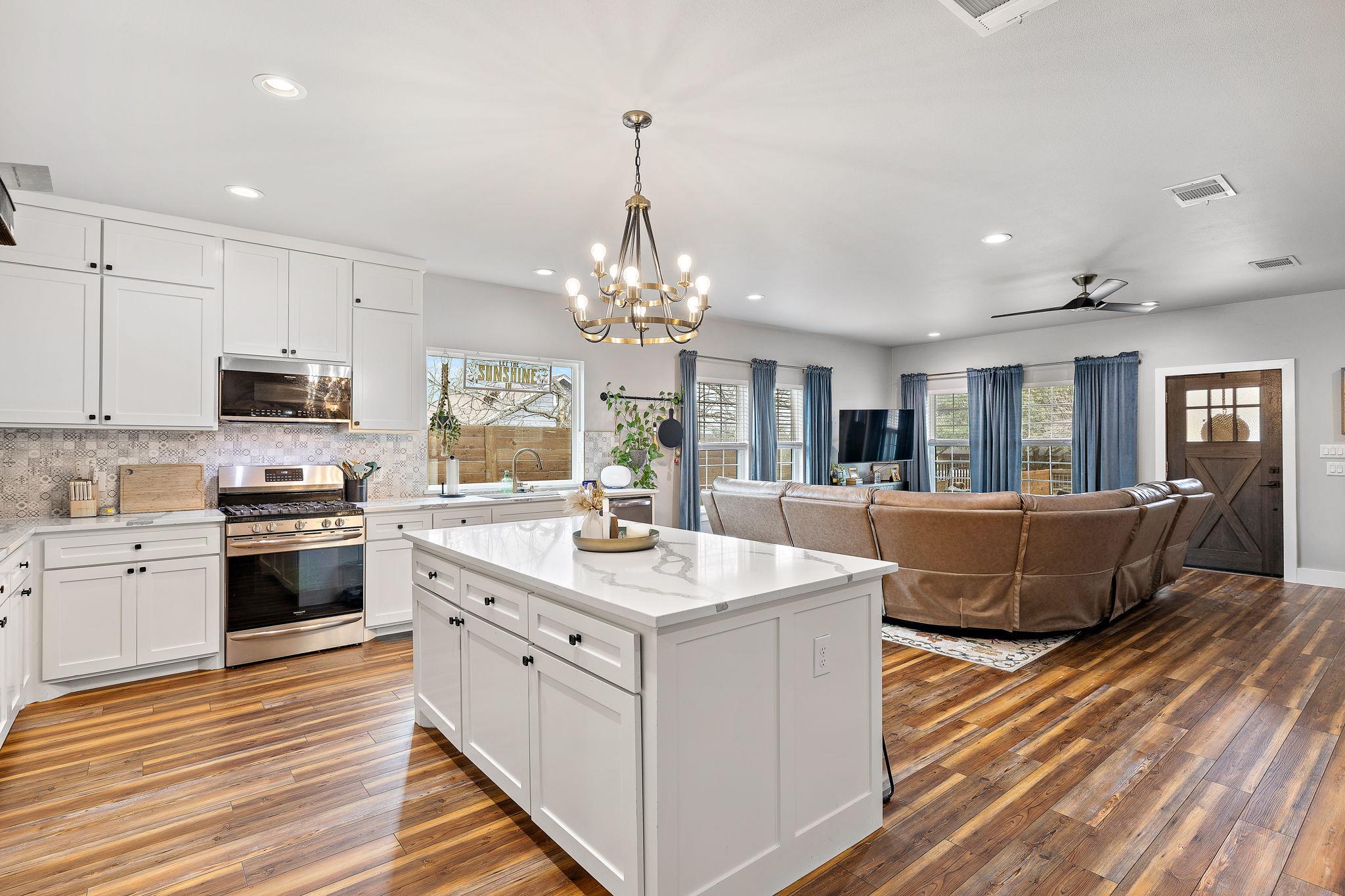 611 Elliott Street Taylor TX 76574