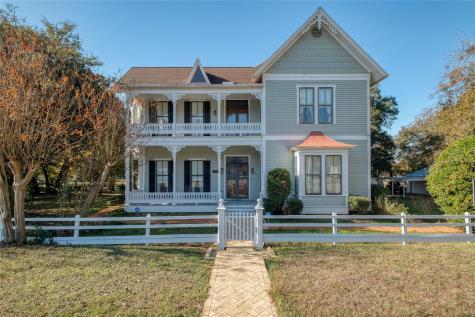 541 N Main Street La Grange TX 78945