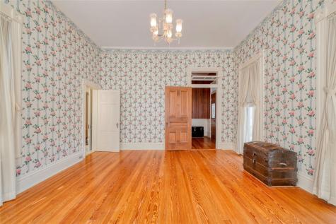 541 N Main Street La Grange TX 78945