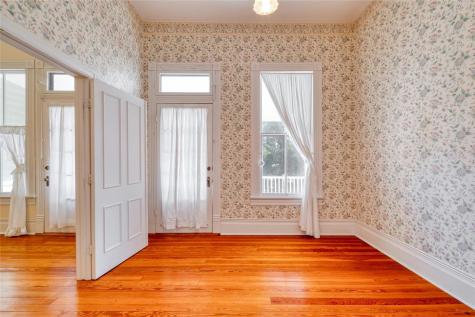541 N Main Street La Grange TX 78945