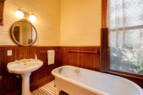 541 N Main Street La Grange TX 78945