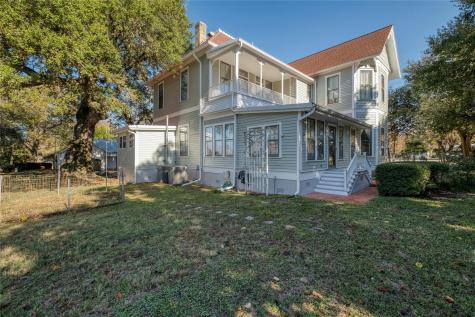 541 N Main Street La Grange TX 78945