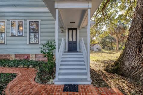 541 N Main Street La Grange TX 78945