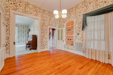 541 N Main Street La Grange TX 78945