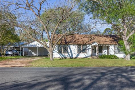 1014 S Madison Street La Grange TX 78945