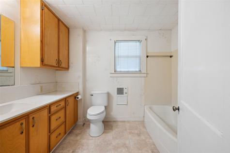 1014 S Madison Street La Grange TX 78945