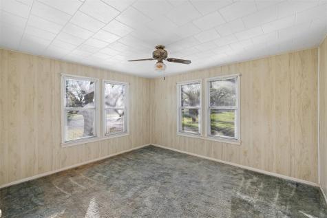 1014 S Madison Street La Grange TX 78945