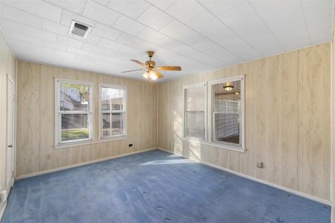 1014 S Madison Street La Grange TX 78945