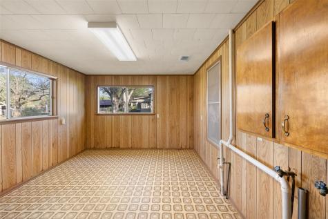 1014 S Madison Street La Grange TX 78945