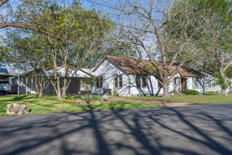 1014 S Madison Street La Grange TX 78945