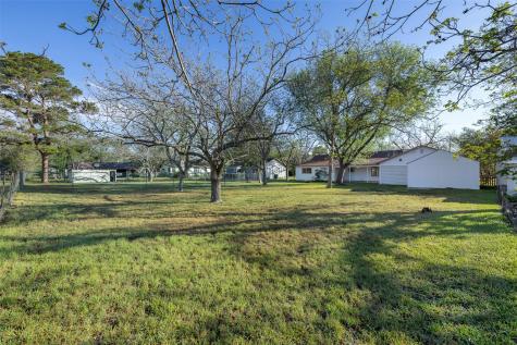 1014 S Madison Street La Grange TX 78945