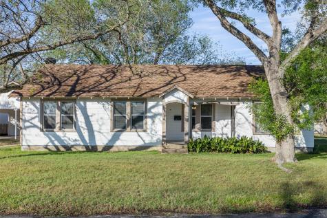 1014 S Madison Street La Grange TX 78945