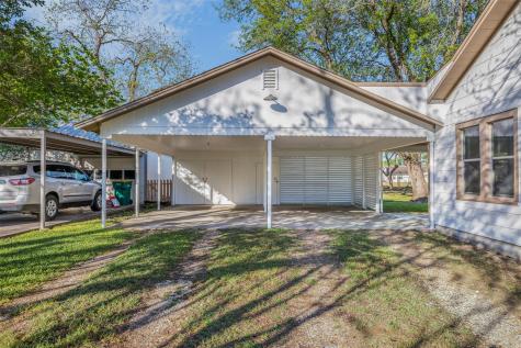 1014 S Madison Street La Grange TX 78945