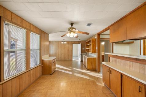 1014 S Madison Street La Grange TX 78945