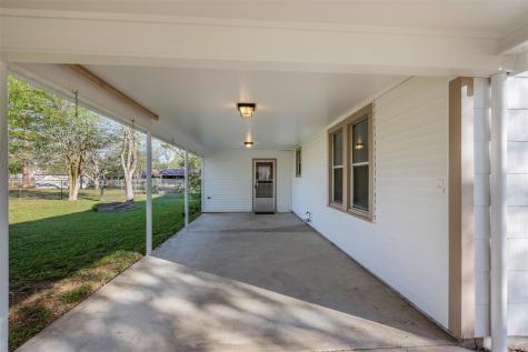 1014 S Madison Street La Grange TX 78945