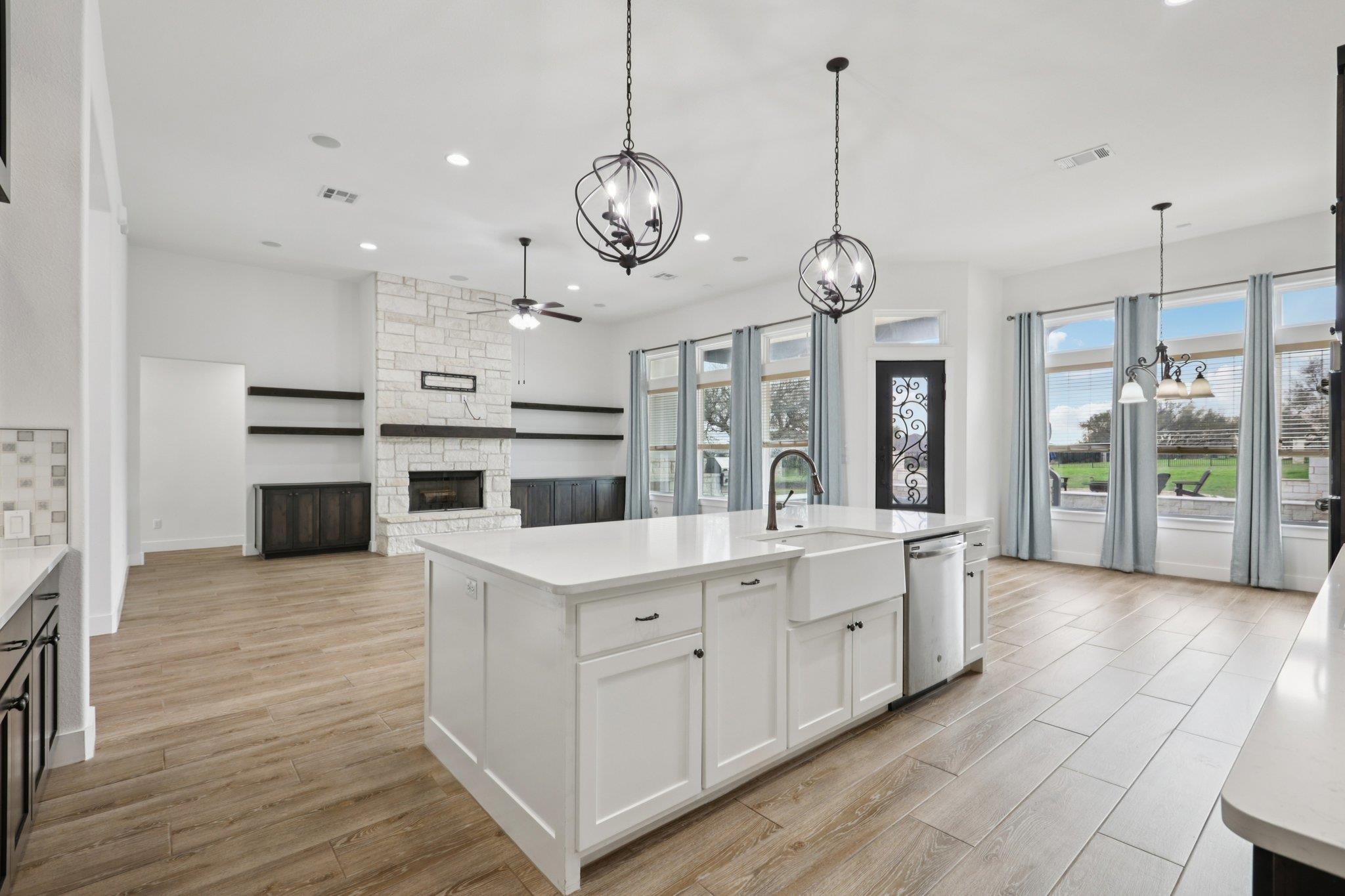 112 Red Mulberry Way Leander TX 78641