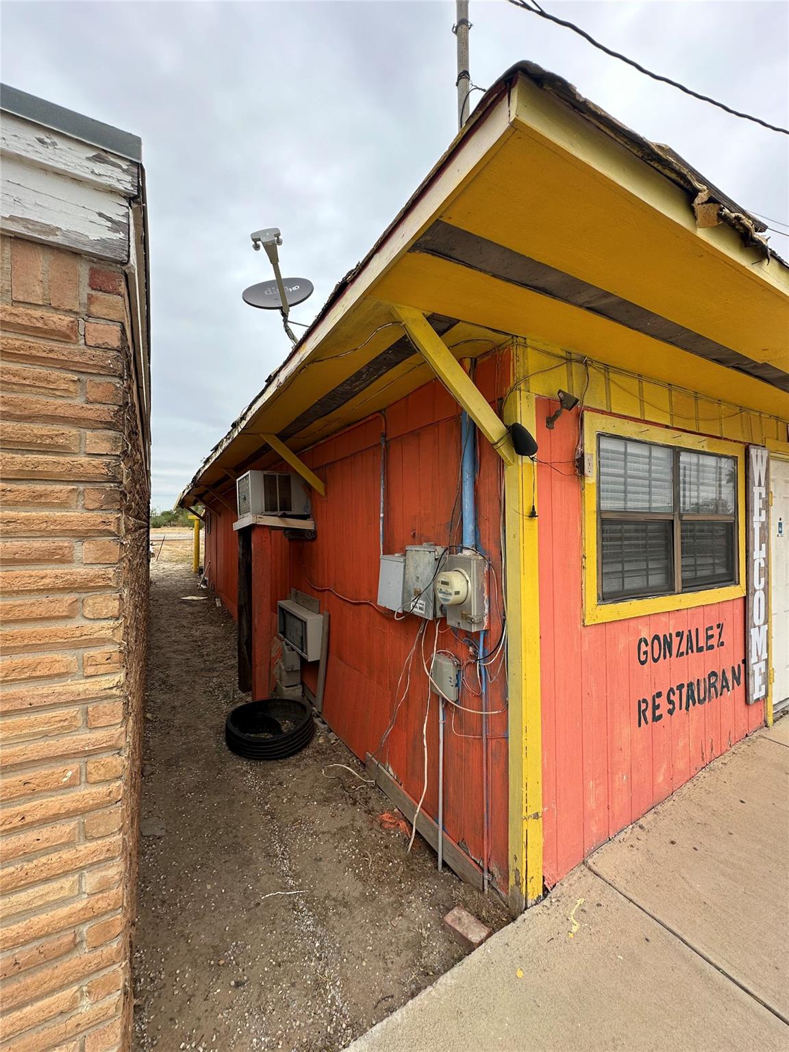 1407 Grand Avenue Big Wells TX 78830