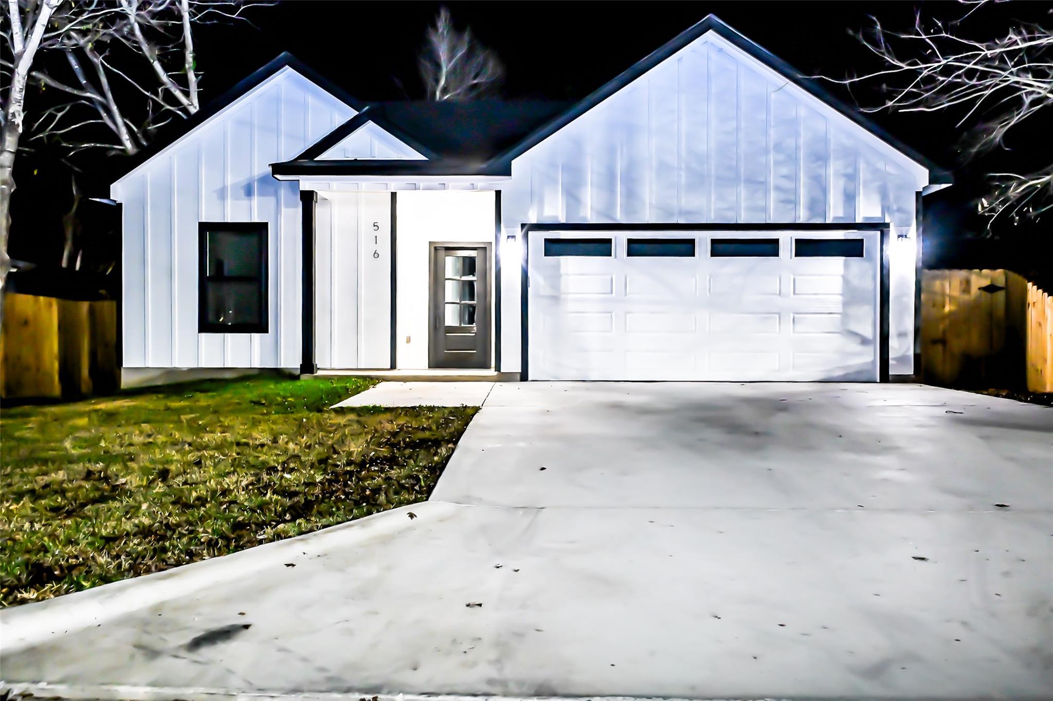 516 N Hackberry Avenue Luling TX 78648