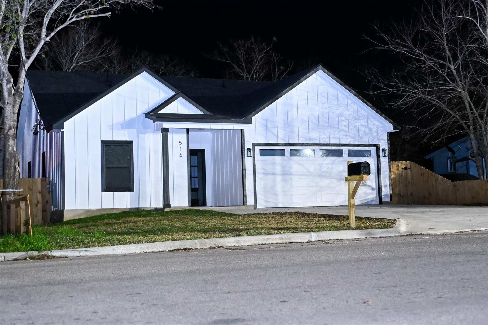516 N Hackberry Avenue Luling TX 78648