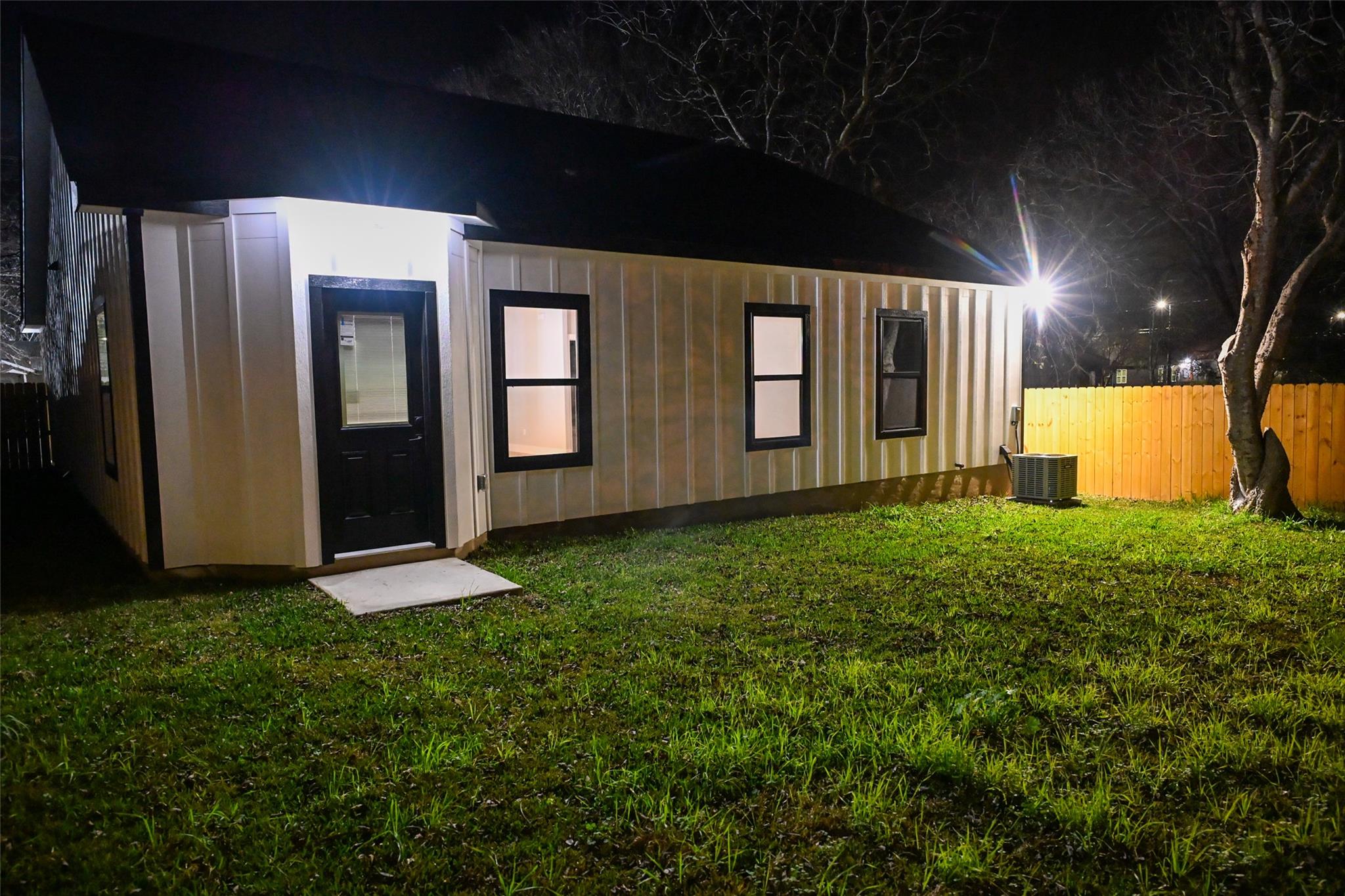 516 N Hackberry Avenue Luling TX 78648