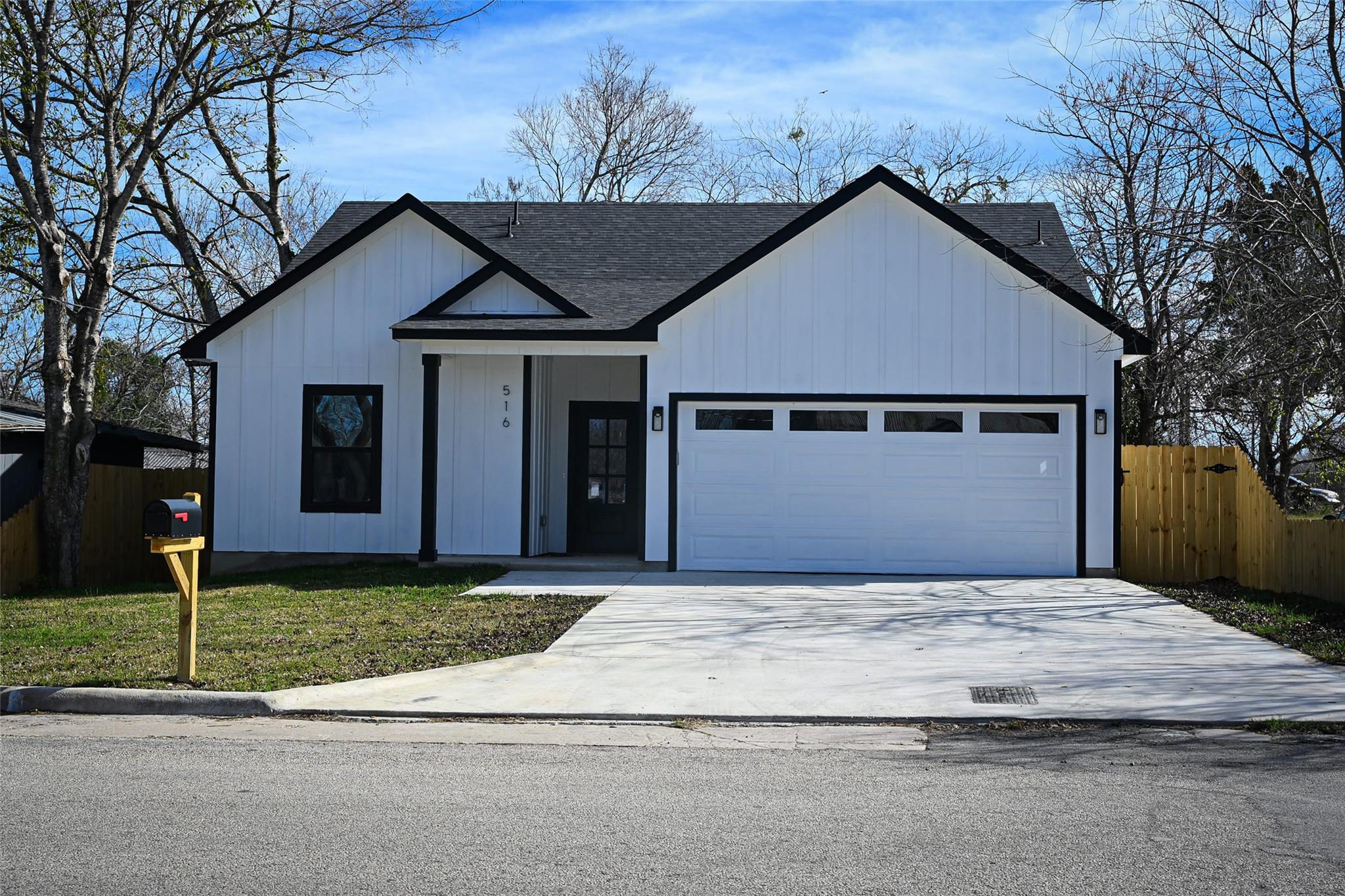 516 N Hackberry Avenue Luling TX 78648
