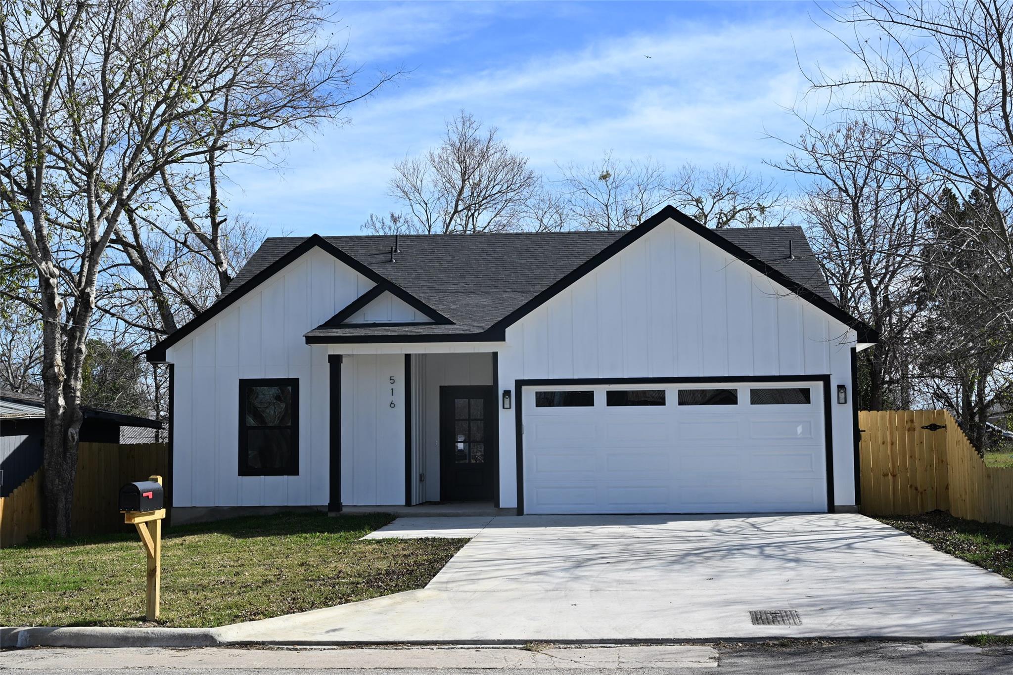 516 N Hackberry Avenue Luling TX 78648