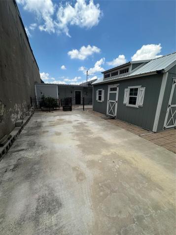 8 W Mesquite Avenue Rogers TX 76569