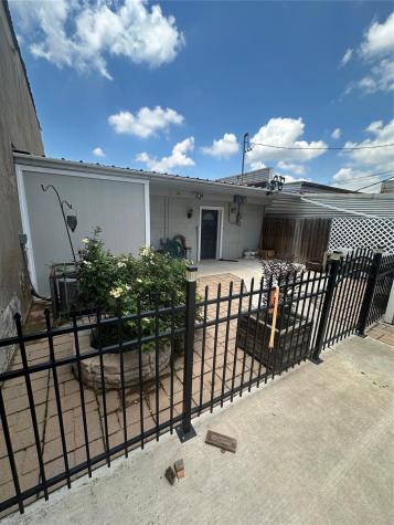 8 W Mesquite Avenue Rogers TX 76569