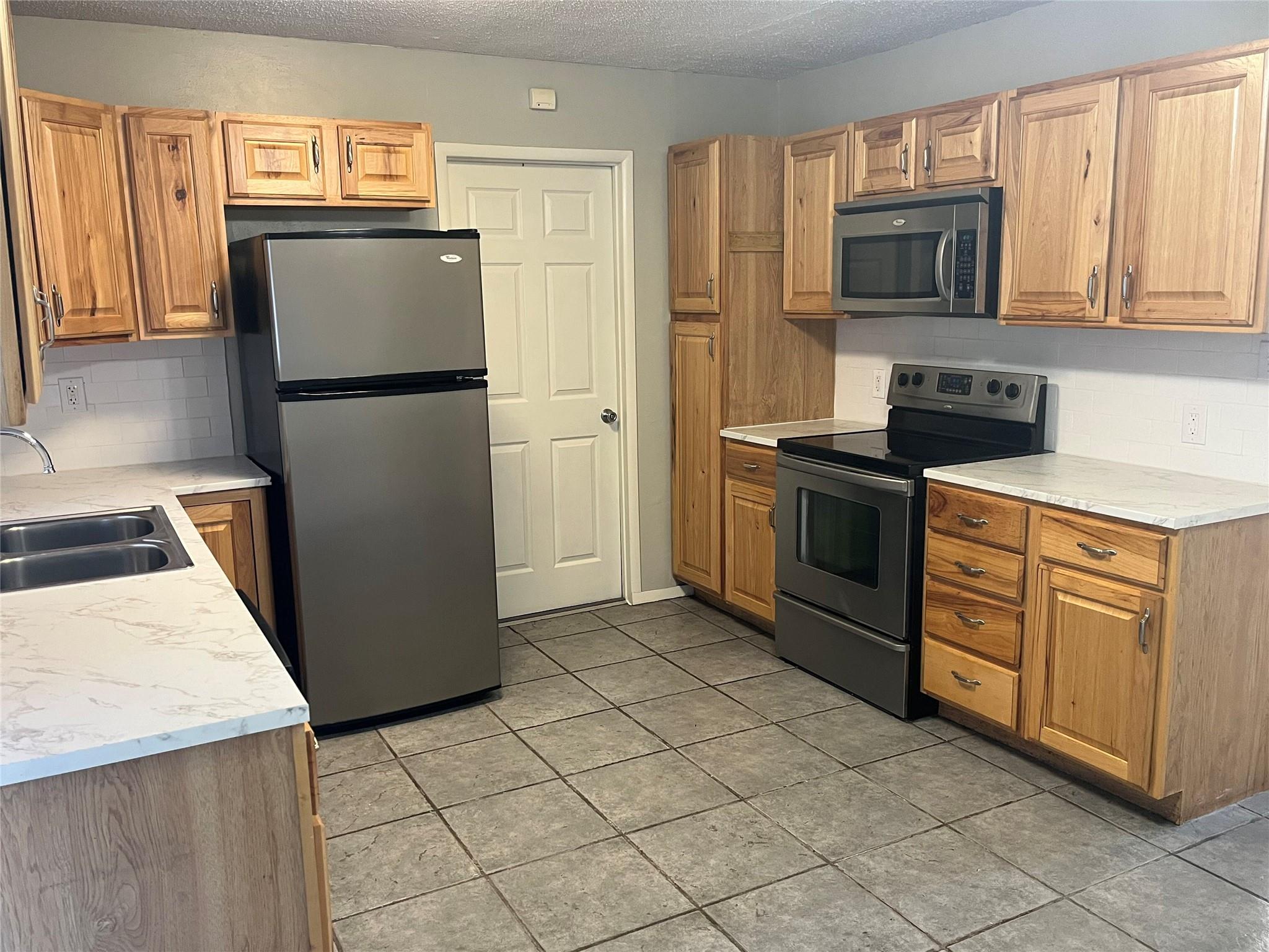 4 Hollywood Drive Lampasas TX 76550