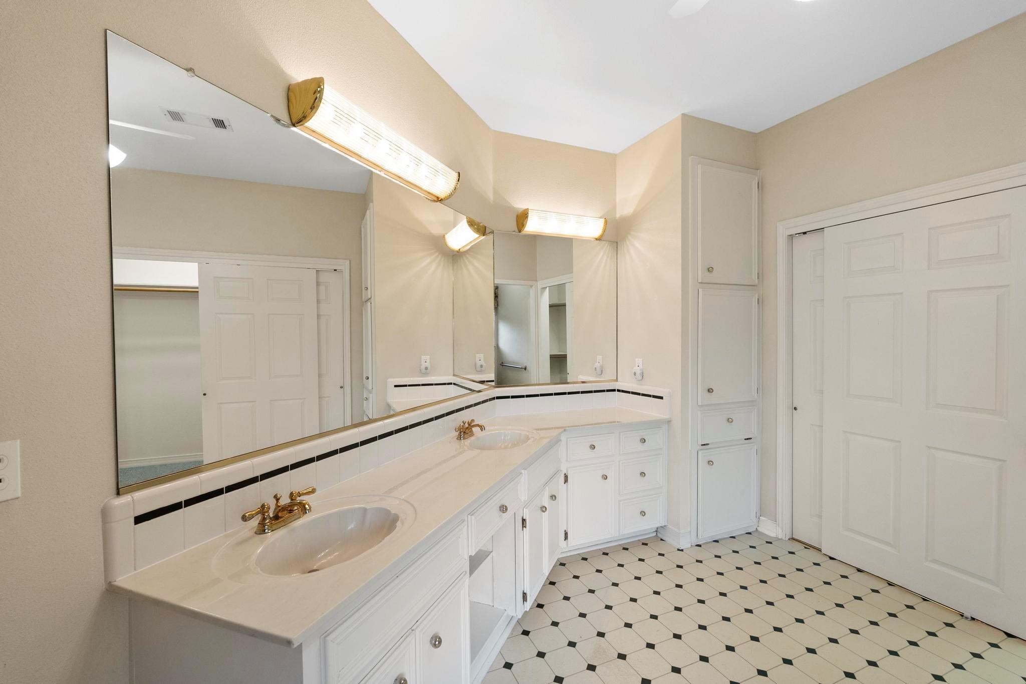 1906 Meadow Ridge Drive Taylor TX 76574