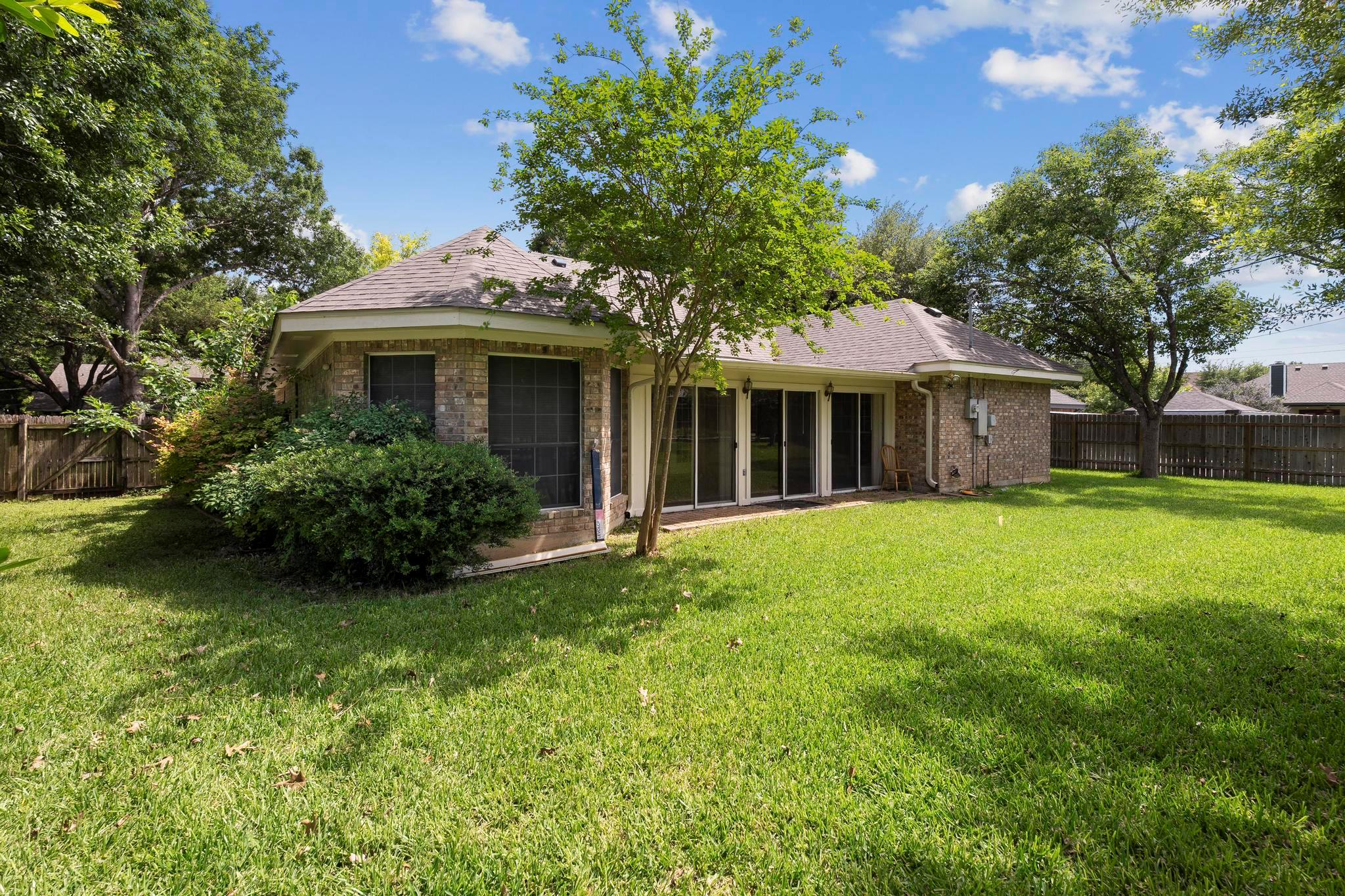 1906 Meadow Ridge Drive Taylor TX 76574