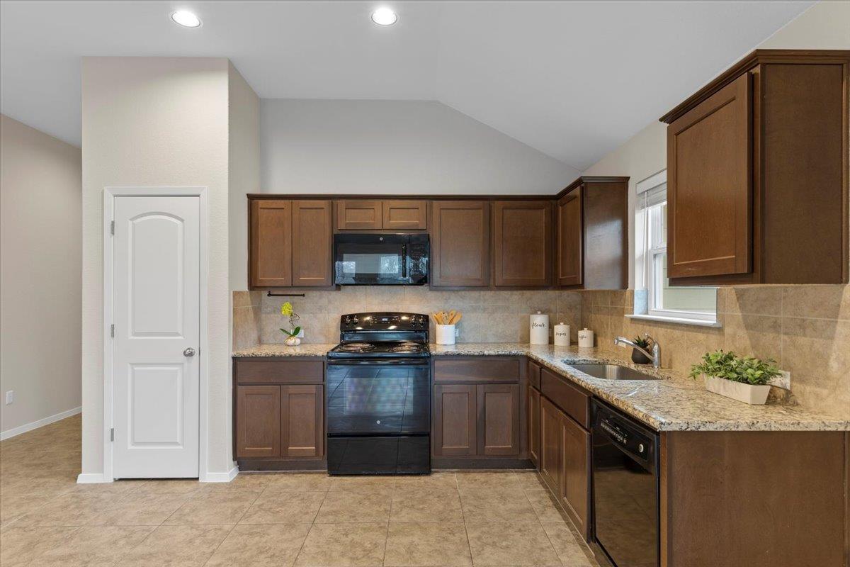 123 Saranac Drive Elgin TX 78621