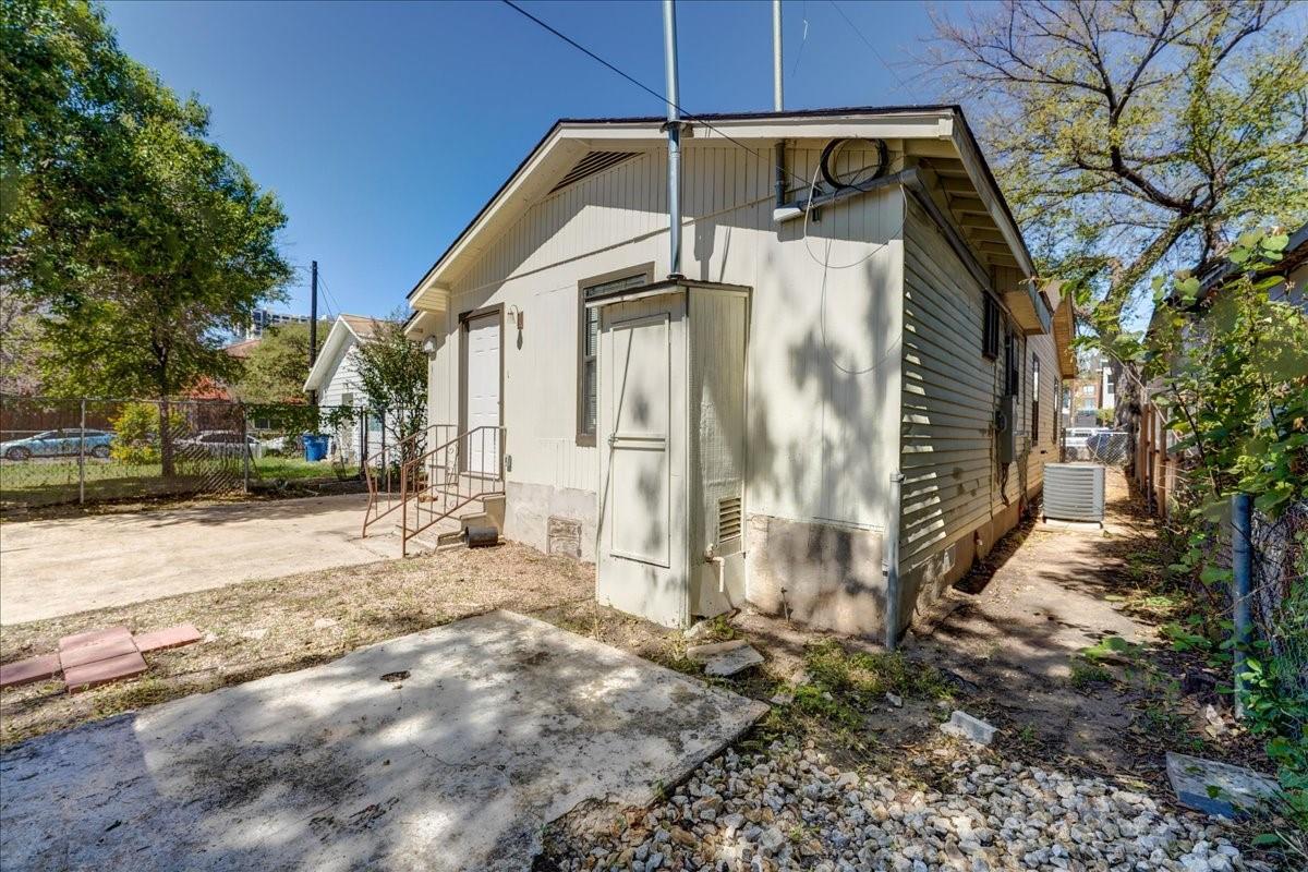 1105 E 3rd Street Austin TX 78702