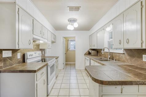 2114 Bel Air Drive Taylor TX 76574