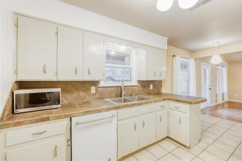 2114 Bel Air Drive Taylor TX 76574